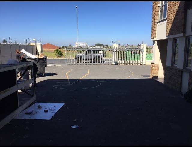 1,680M² FACTORY TO LET IN PAARDEN EILAND